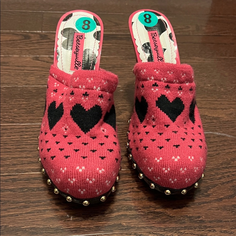 Betsey Johnson clogs